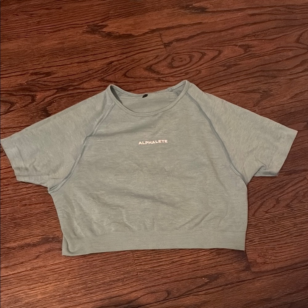 Alphalete Cropped Workout Top
